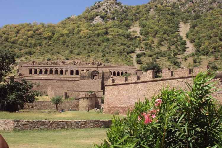 Shree Char Bhuja Travels